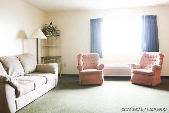 Commodore Perry Inn & Suites Port Clinton Room photo