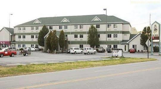 Commodore Perry Inn & Suites Port Clinton Exterior photo
